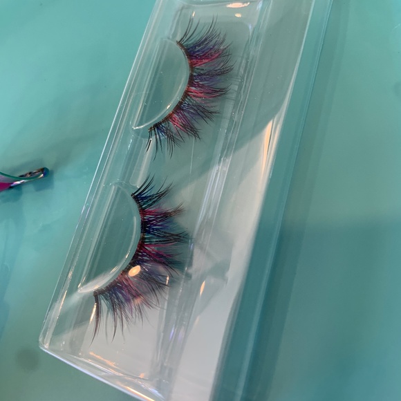 NEVER USED Special Edition Tarte Mermaid-themed Eyelash Curler & False Lashes - Picture 8 of 9